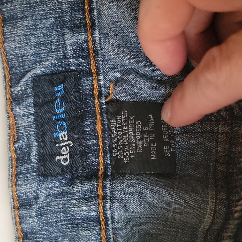 Deja Blue Jeans - Picture 3 of 3